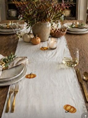 Williams Sonoma Thanksgiving Sugar Pumpkin Table Runner